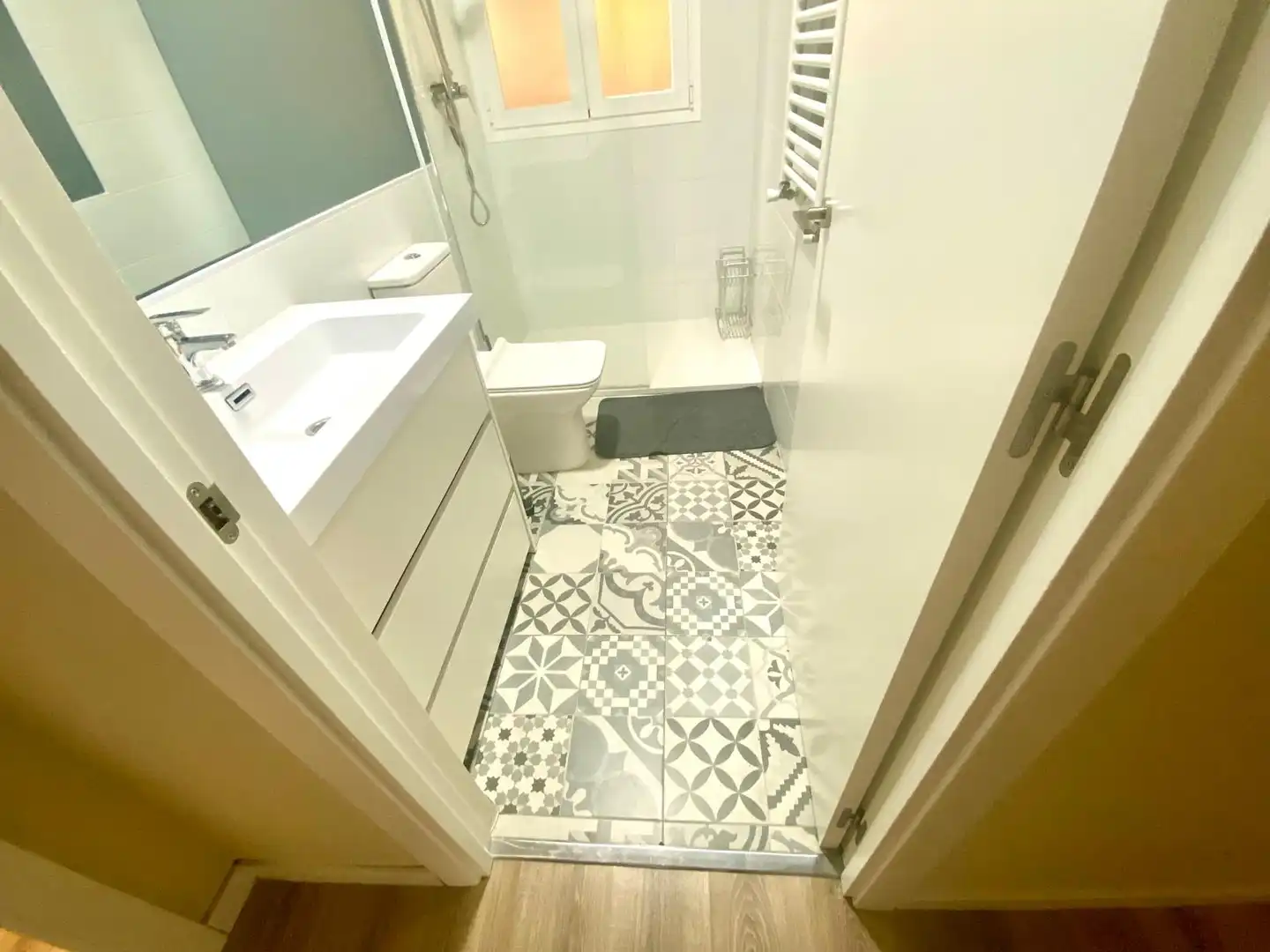 Badezimmer von Wohnung zur Miete in Madrid mit Heizung und Möbliert