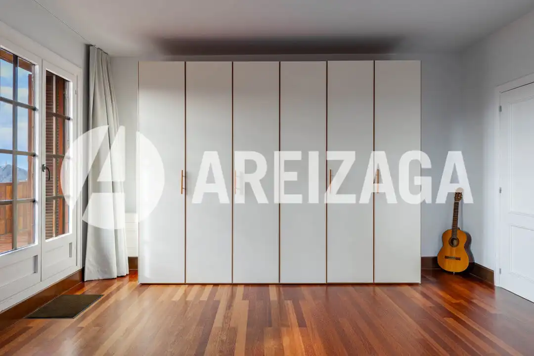 Habitación de Piso en venta en Donostia - San Sebastián  con Calefacción, Terraza y Trastero