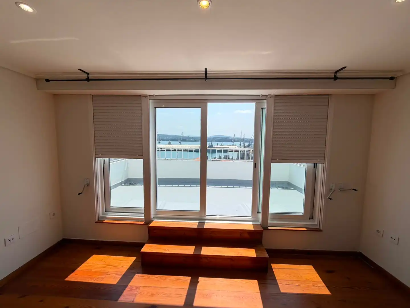 Terraza de Ático de alquiler en Ferrol con Calefacción, Parquet y Terraza