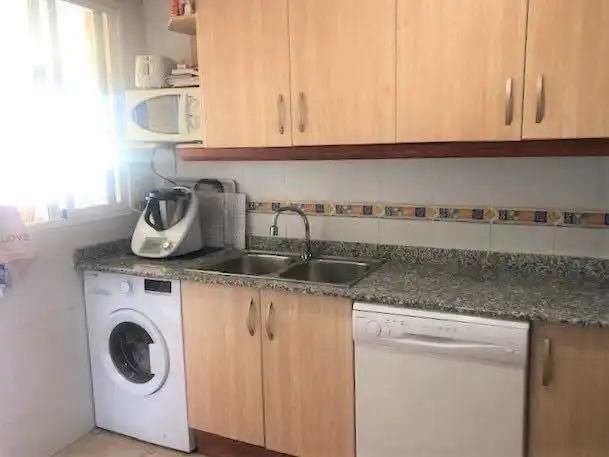Apartamento de alquiler en Carrer Venecia, Montañar - El Arenal