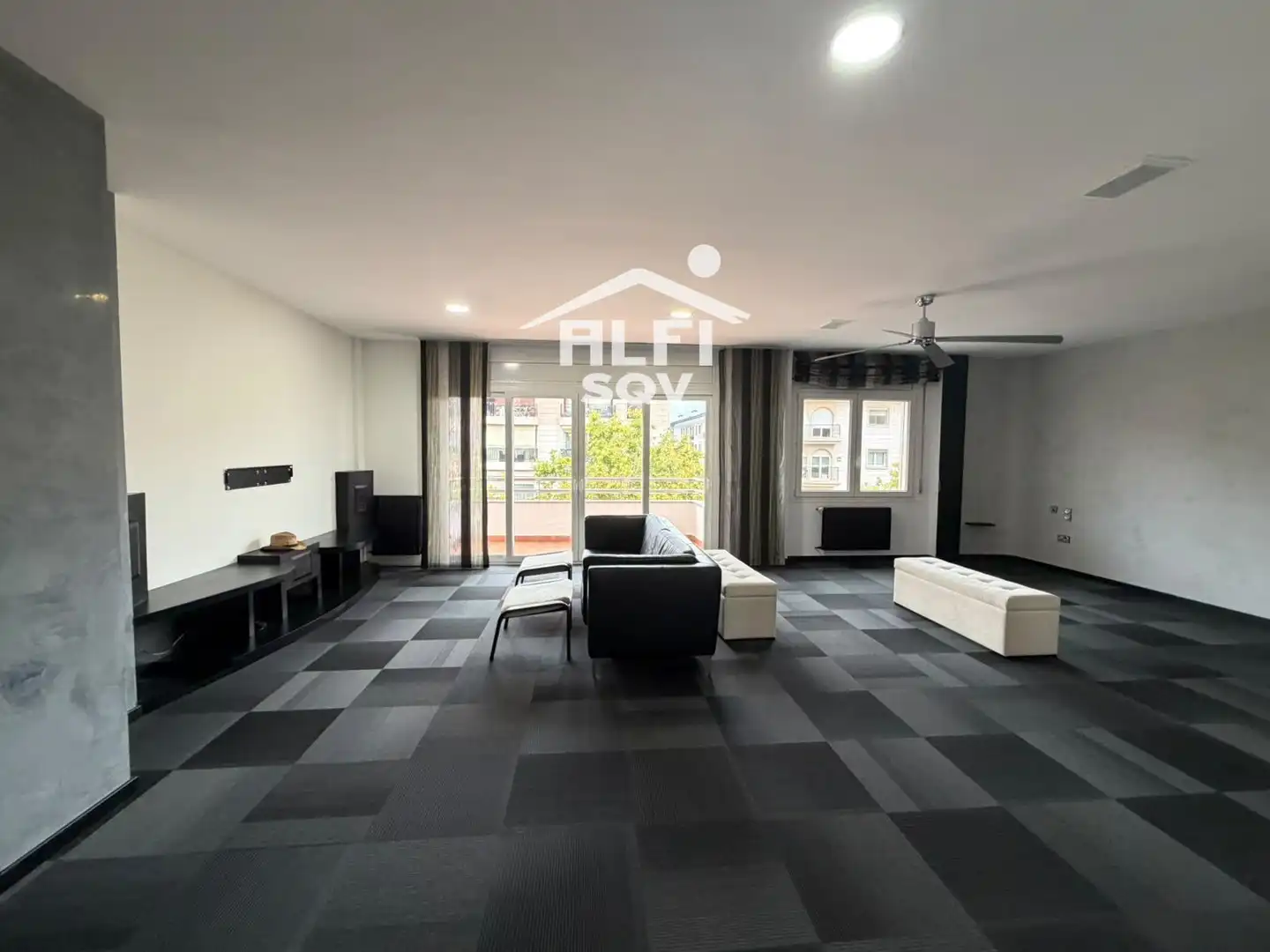 Flat with lift to rent in Montserrat Roig