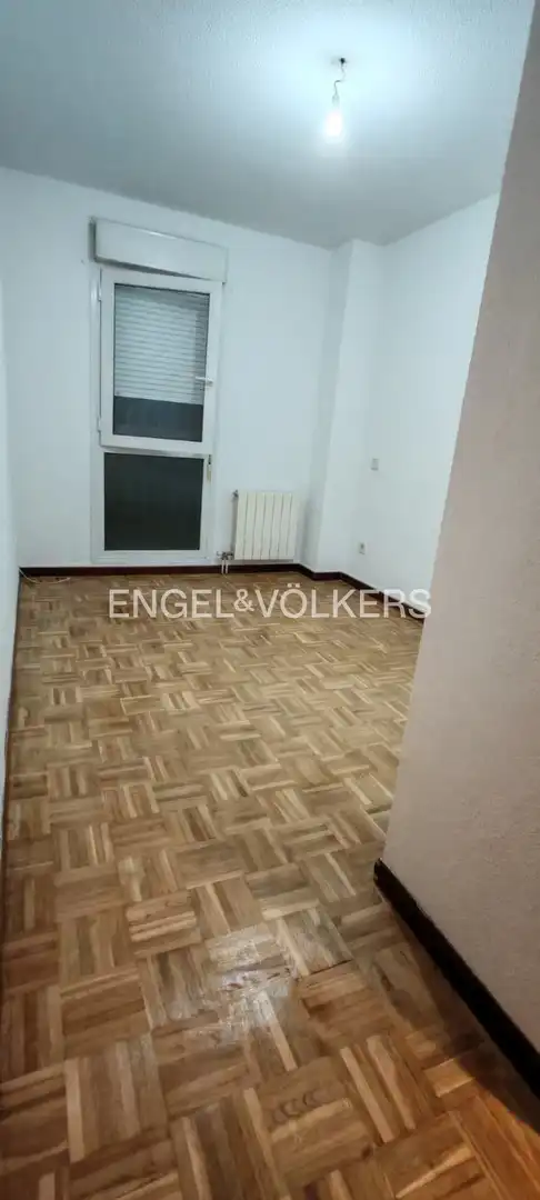 Flat for rent in Madrid  with Heating, Private garden and Parquet flooring
