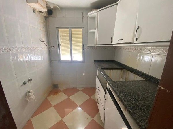 Kitchen of Flat for sale in  Sevilla Capital