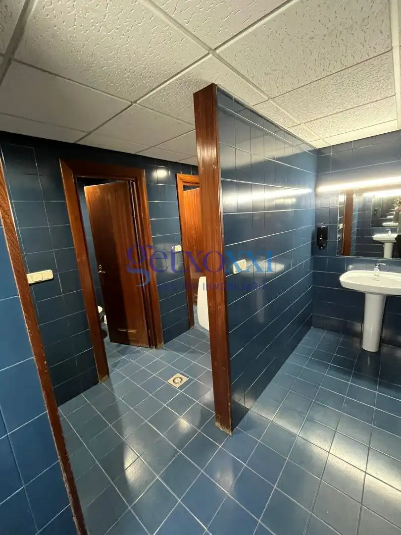 Baño de Oficina de alquiler en Getxo  con Aire acondicionado, Calefacción y Amueblado