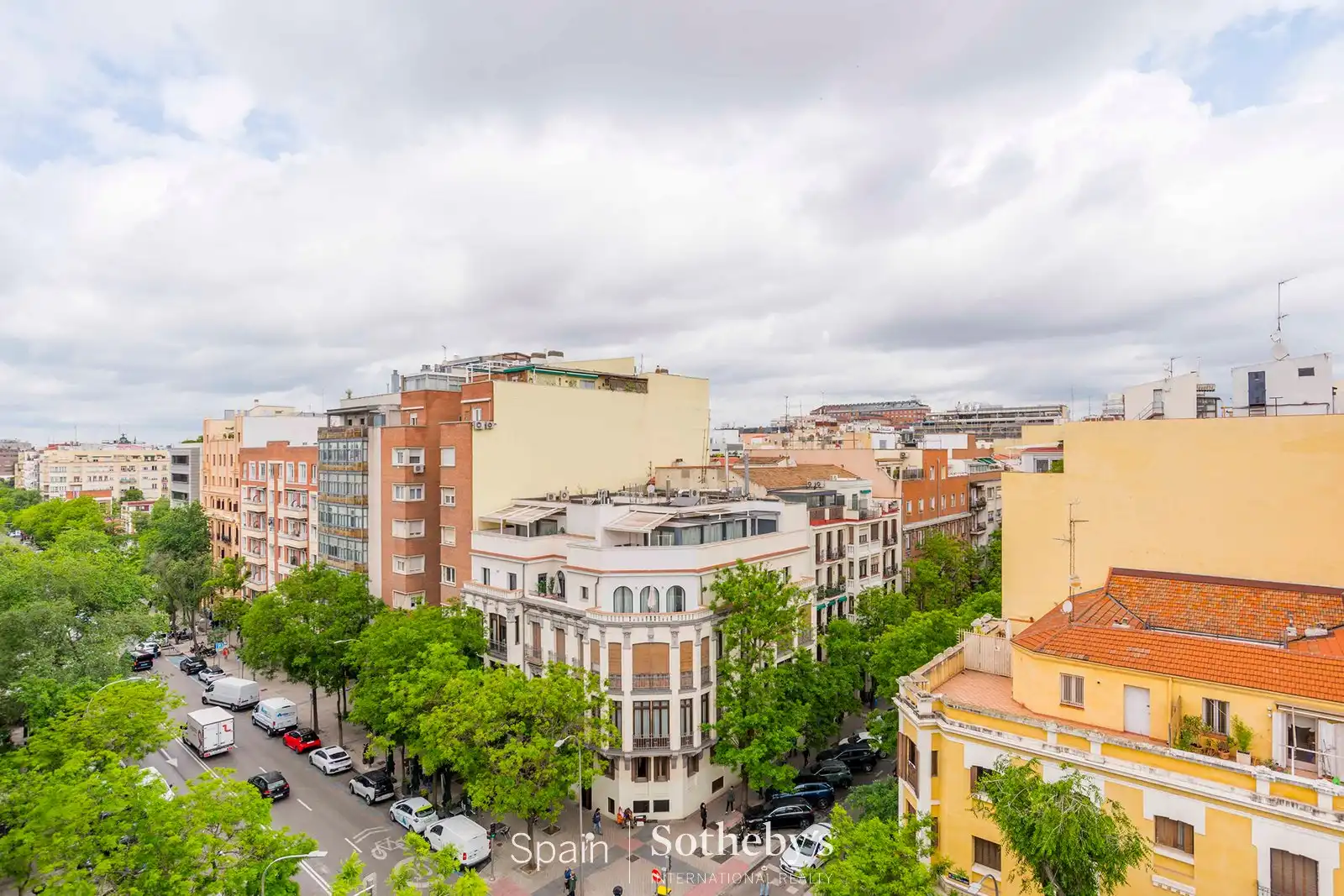 Vista exterior de Apartament en venda en Madrid amb Aire condicionat, Calefacció i Traster