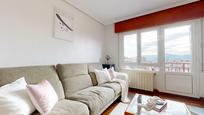 Living room of Flat for sale in Etxebarri  with Heating, Storage room and Balcony