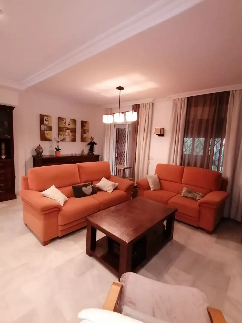 Sala d'estar de Casa adosada de lloguer en Algeciras amb Jardí privat, Terrassa i Traster