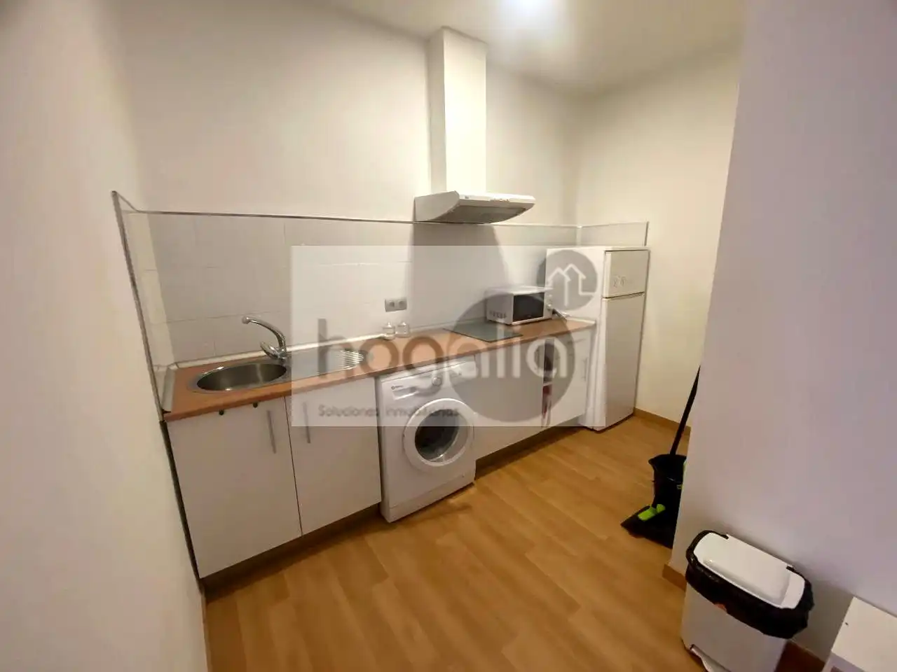 Cocina de Estudio de alquiler en Sevilla con Aire acondicionado y Amueblado