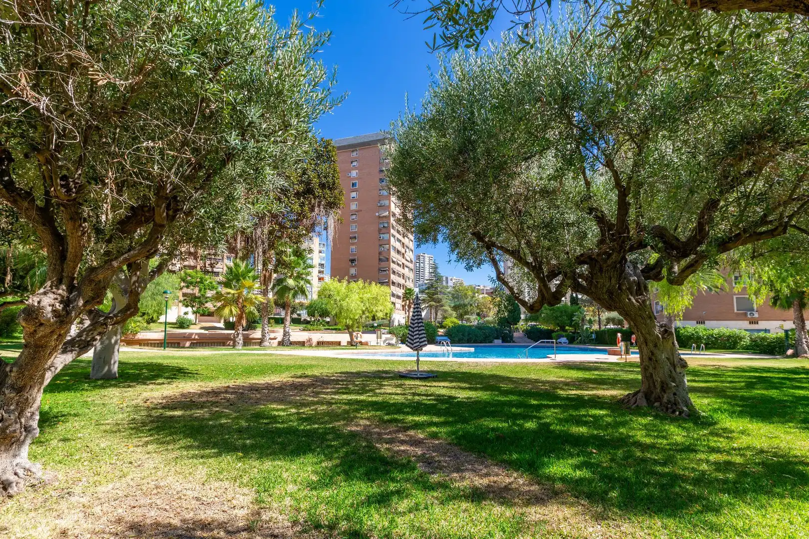 Vista exterior de Piso en venta en Benidorm con Aire acondicionado, Calefacción y Piscina comunitaria