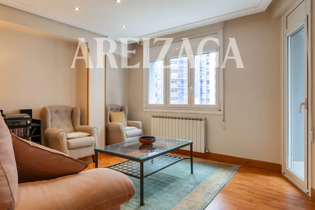 Flat with terrace for sale in Avenida de Madrid 18, imagen 2