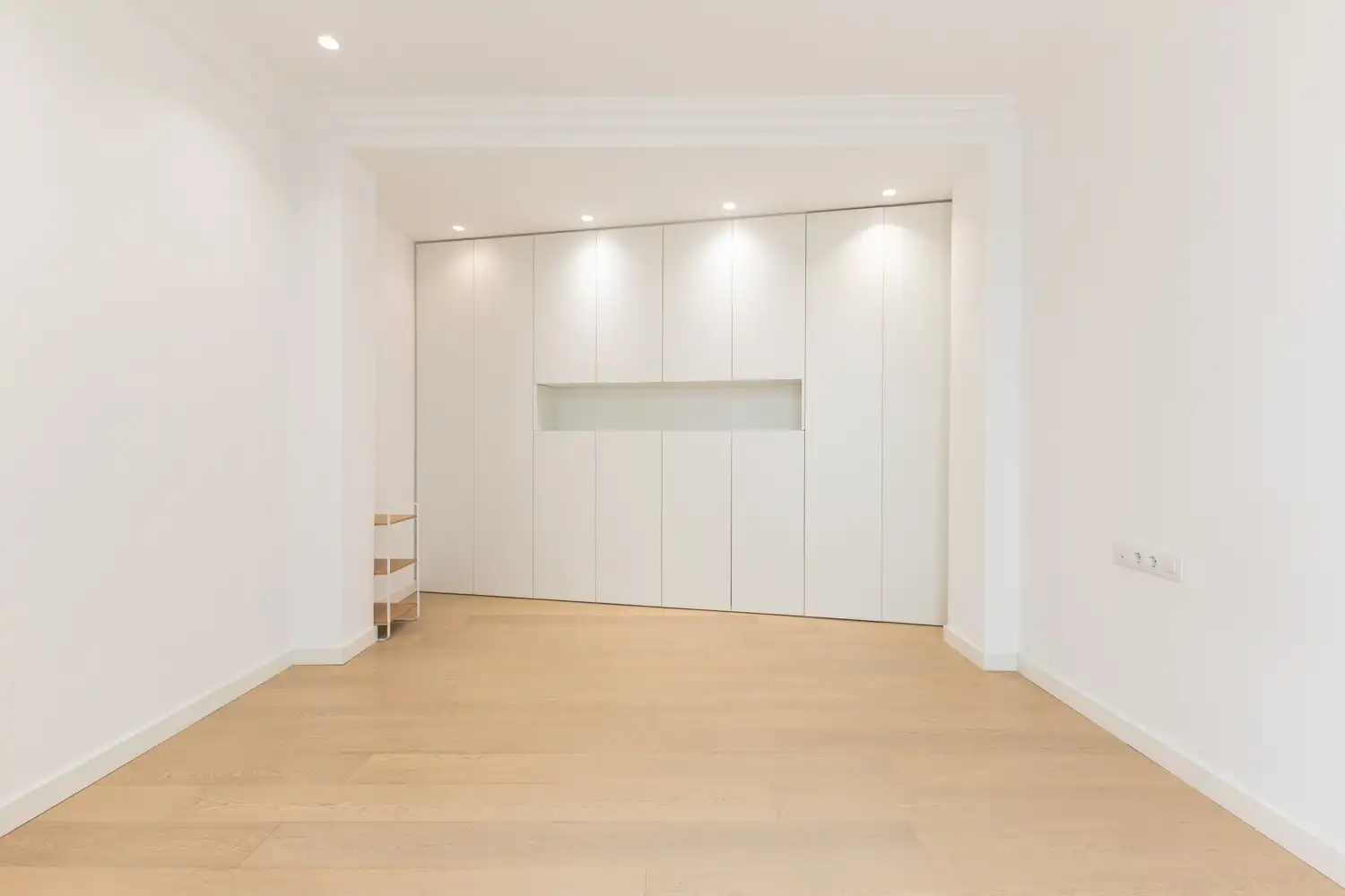 Bedroom of Flat for rent in Valencia  with Air Conditioner, Heating and Furnished