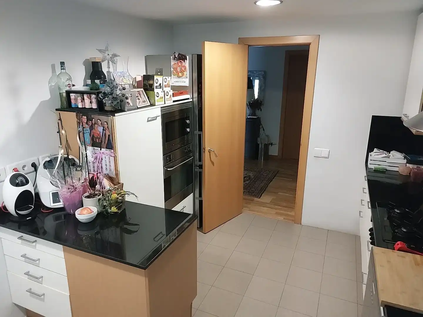 Cuina de Pis de lloguer en Girona amb Aire condicionat, Calefacció i Jardí privat