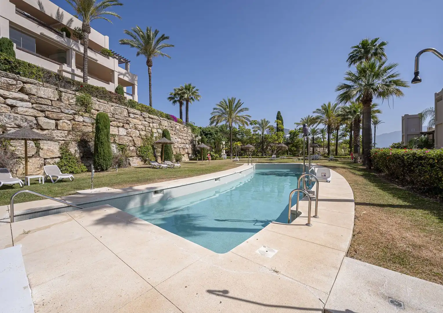 Jardín de Apartamento en venta en Estepona con Terraza, Trastero y Amueblado