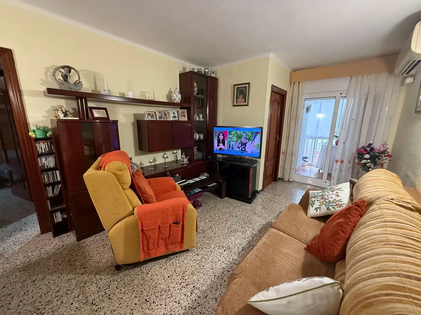 Sala d'estar de Pis en venda en Santa Coloma de Gramenet amb Aire condicionat, Calefacció i Terrassa