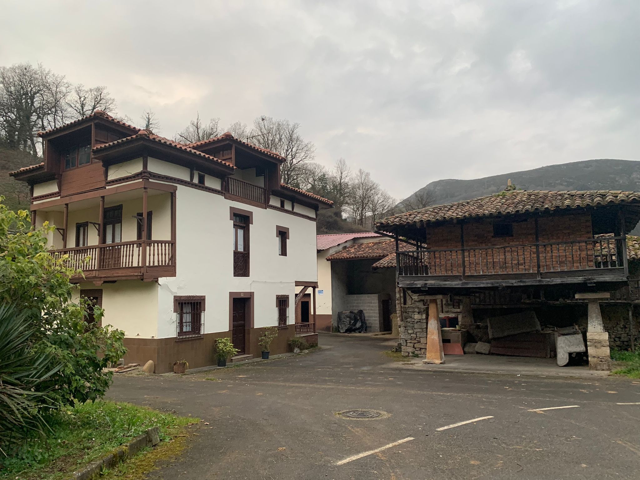 Exterior view of House or chalet for sale in Ribera de Arriba  with Heating, Private garden and Parquet flooring