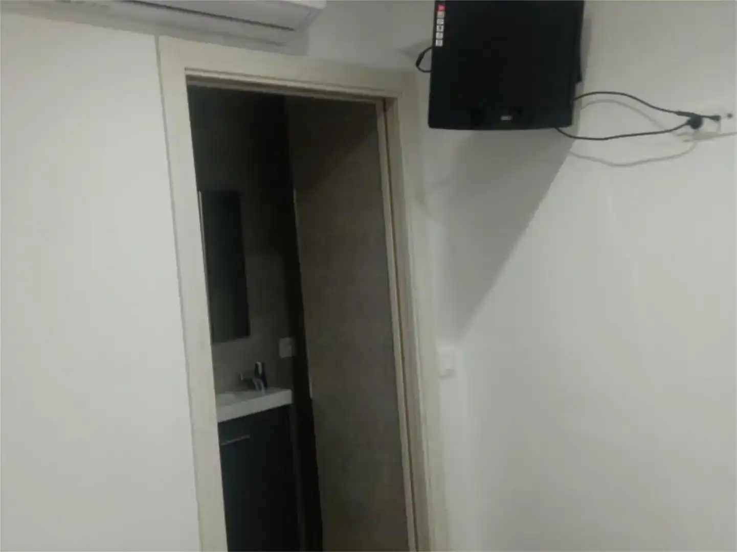 Bathroom of Flat for rent in Andújar  with Air Conditioner and Furnished
