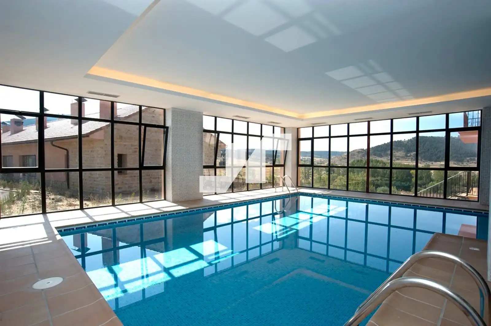 Piscina de Edificio en venta en Orea