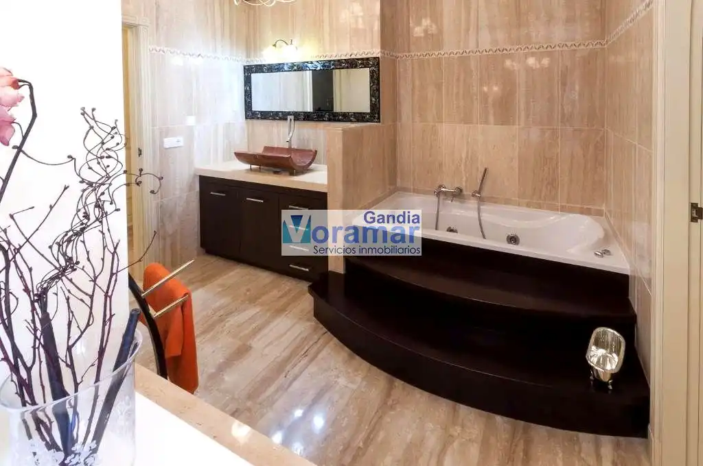 Badezimmer von Maisonette zur Miete in Gandia mit Klimaanlage, Heizung und Terrasse