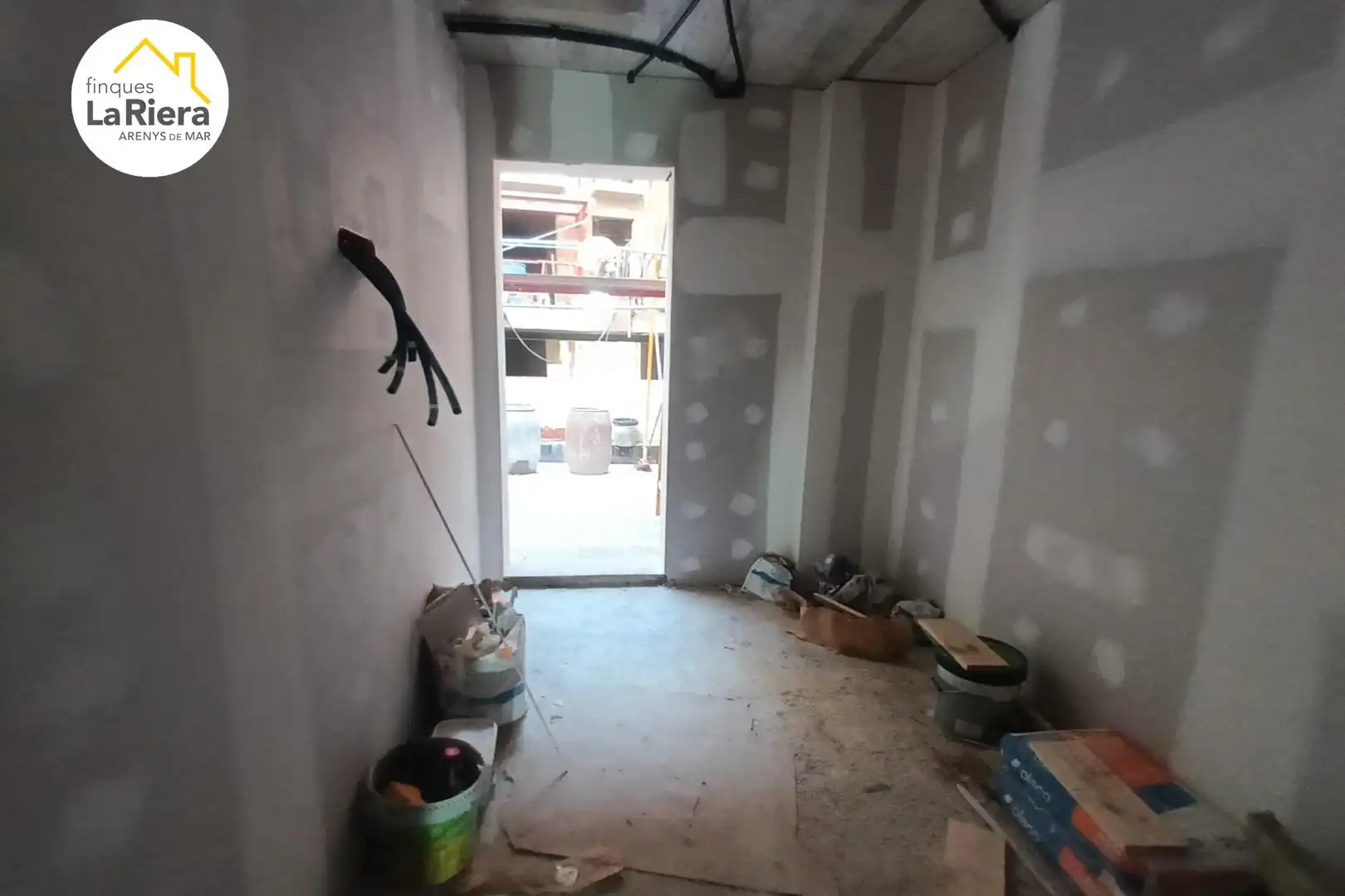 Baixos amb terrassa en venda a Carrer AVALL 31, imagen 5