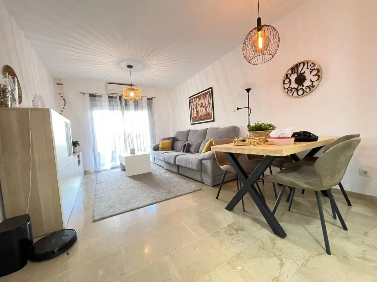 Sala de estar de Piso de alquiler en Estepona con Aire acondicionado, Calefacción y Terraza