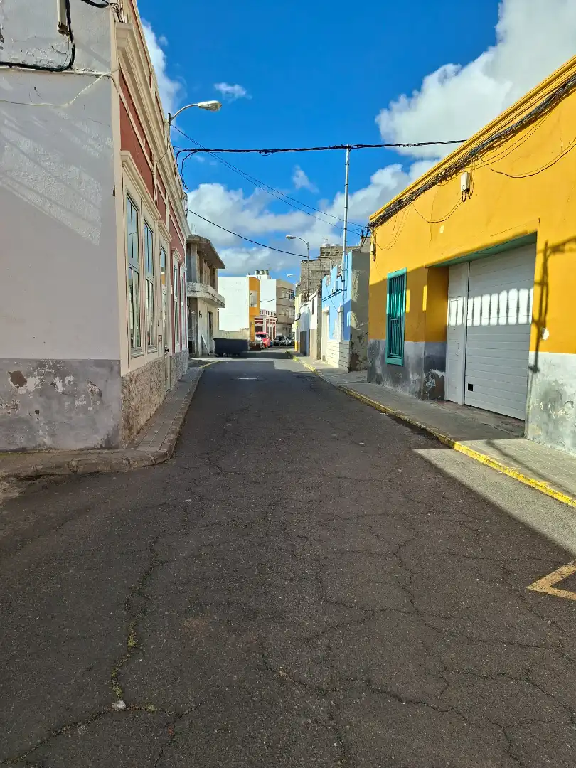 Vista exterior de Casa o xalet en venda en Las Palmas de Gran Canaria amb Terrassa i Traster