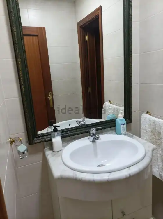 Baño de Casa o chalet en venta en San Cibrao das Viñas con Calefacción, Jardín privado y Parquet