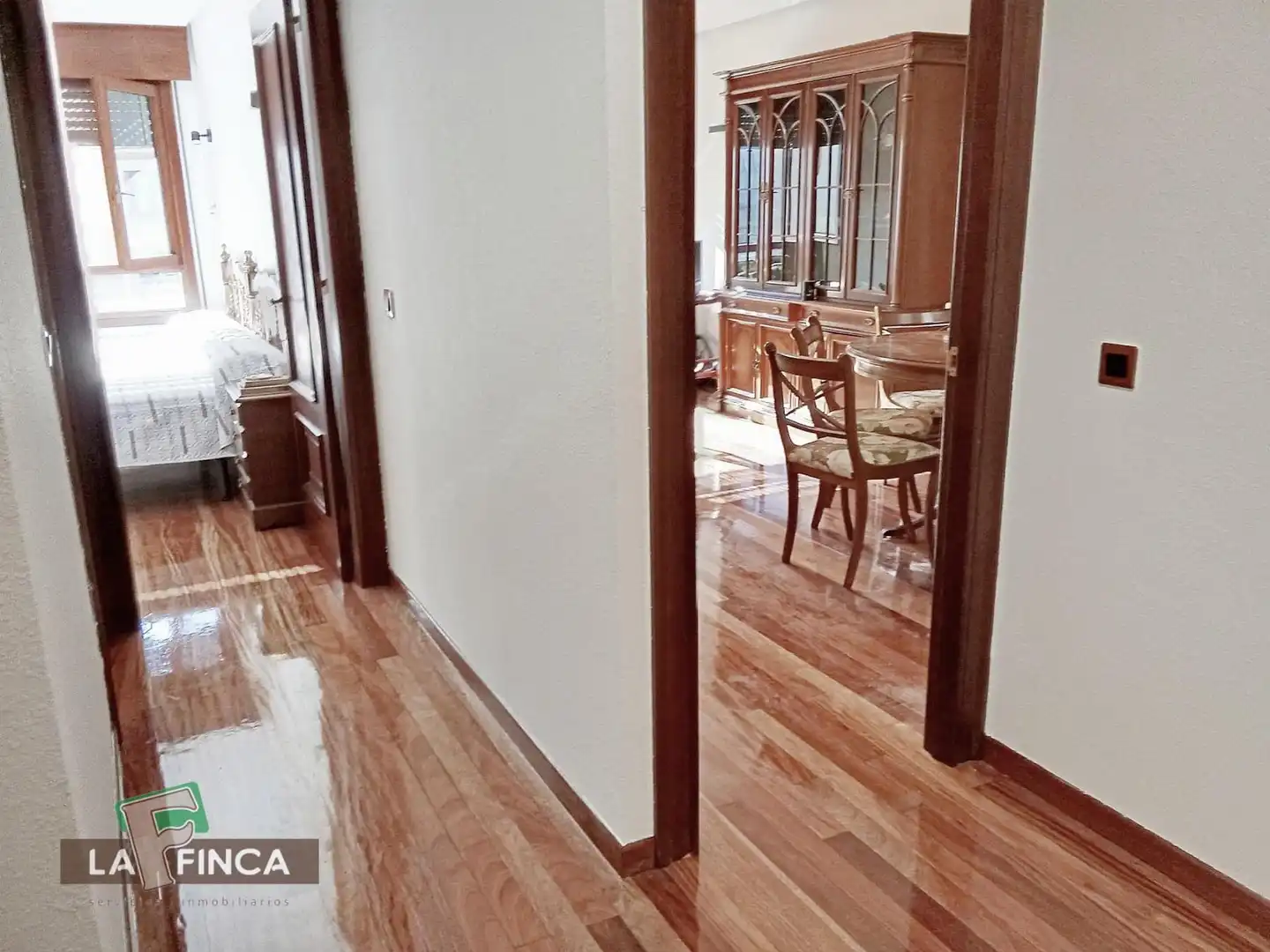Apartamento de alquiler en Oviedo  con Calefacción, Parquet y Terraza