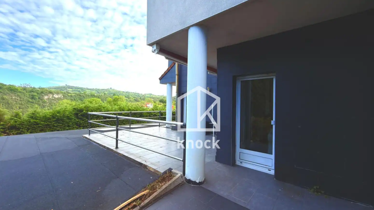 Terrassa de Casa o xalet en venda en Oviedo  amb Calefacció, Parquet i Terrassa