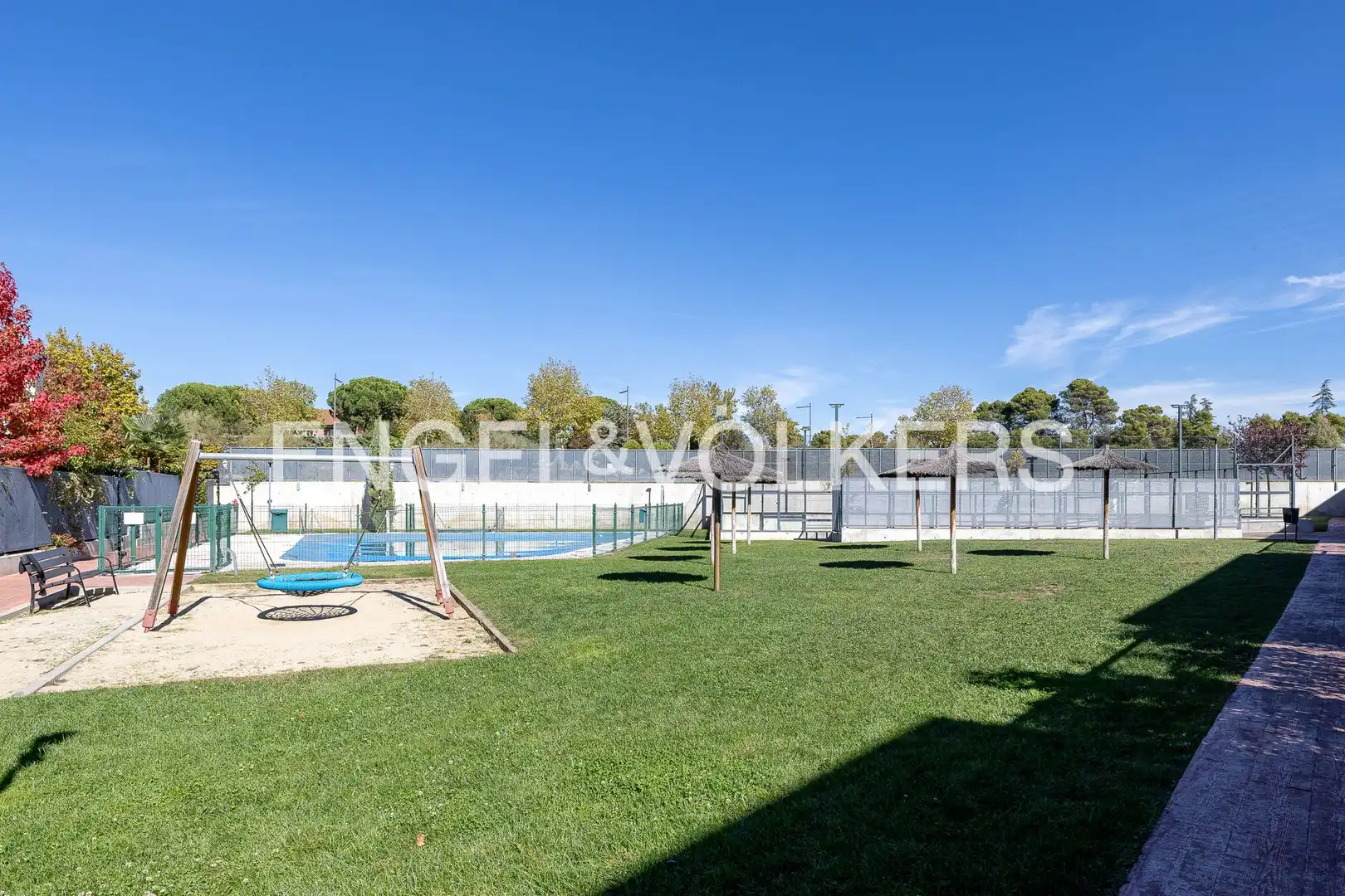 Piscina de Casa adosada de lloguer en El Olivar de Mirabal