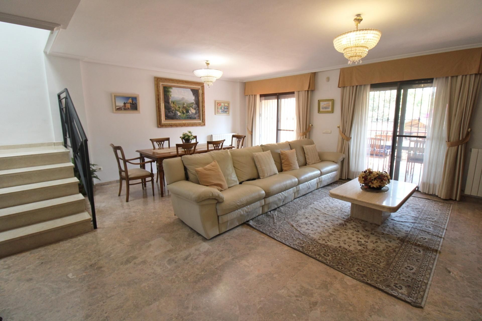 Sala d'estar de Casa o xalet de lloguer en Alicante / Alacant amb Jardí privat, Balcó i Jacuzzi