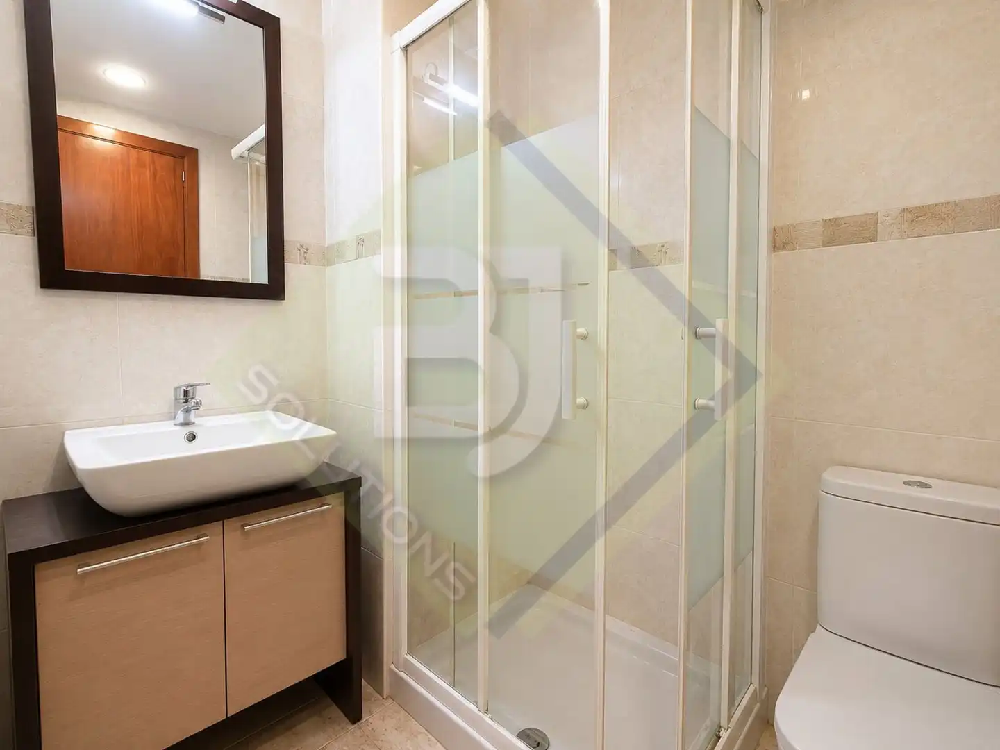 Baño de Ático en venta en Canet de Mar con Calefacción, Terraza y Horno