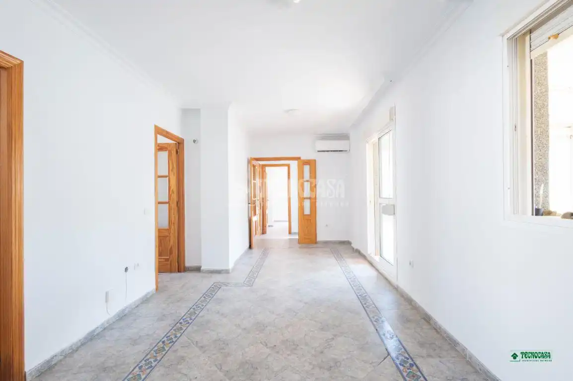 Piso en venta en Almería con Terraza