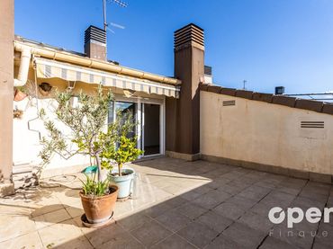 Àtic amb balcó en venda a Llevant