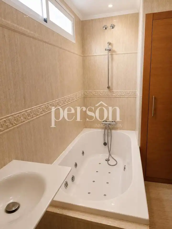 Bathroom of Flat for sale in Sueca  with Air Conditioner and Furnished