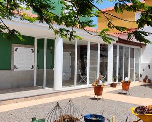 Vista exterior de Casa o xalet en venda en Telde amb Aire condicionat i Balcó