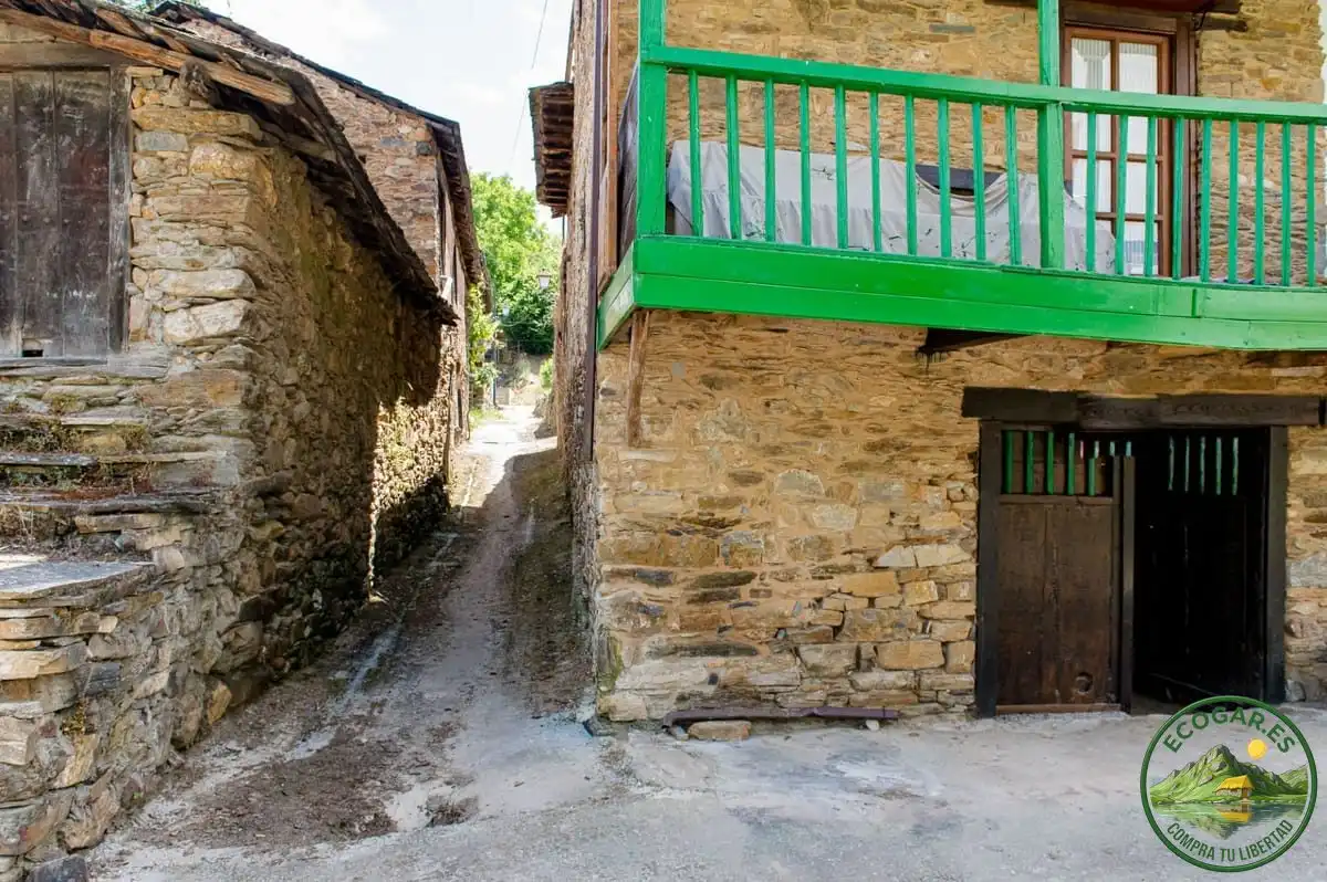 Vista exterior de Casa o xalet en venda en Ponferrada amb Calefacció, Parquet i Terrassa