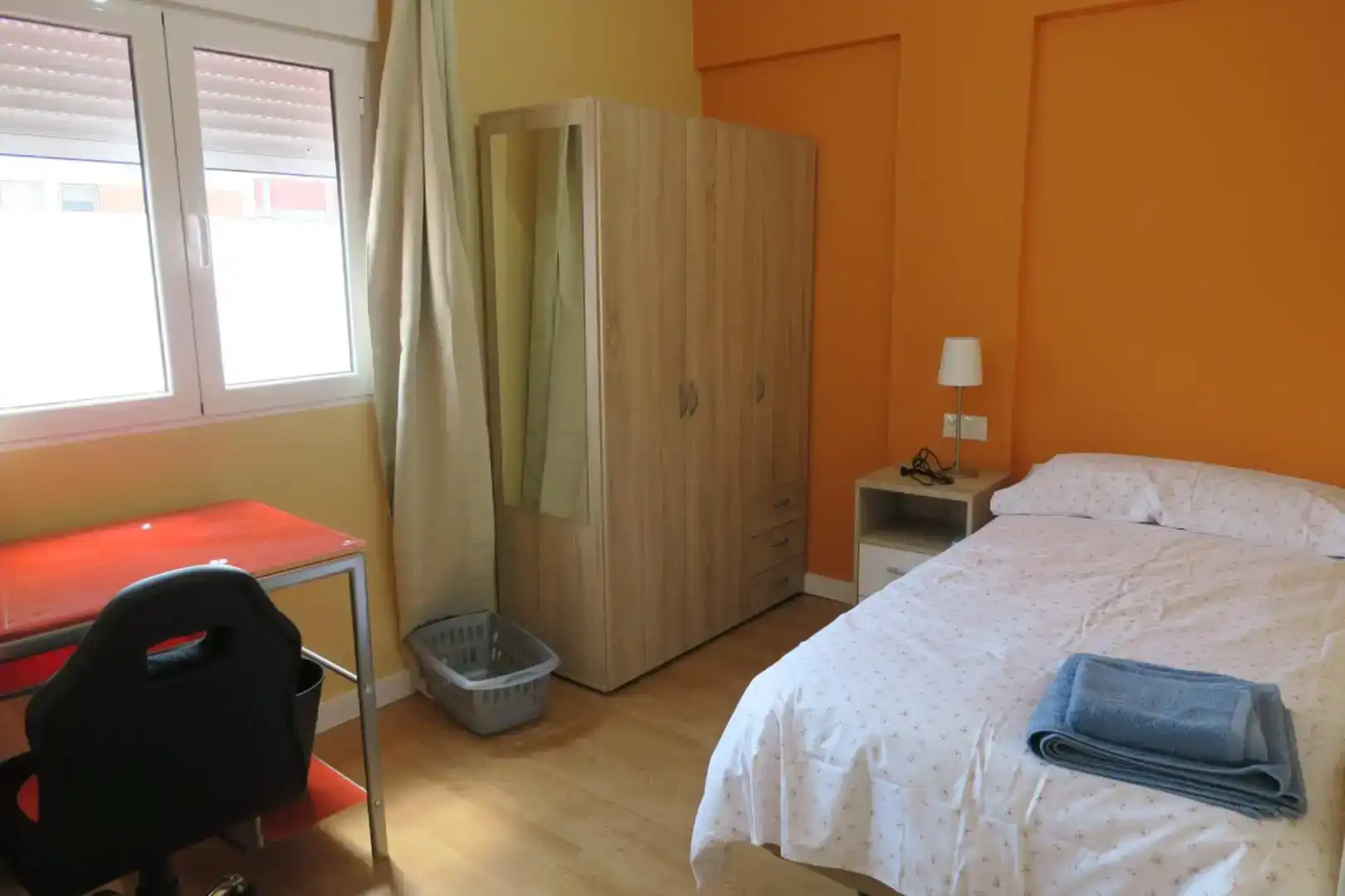 Dormitori de Apartament per a compartir en Sevilla amb Aire condicionat, Parquet i Moblat
