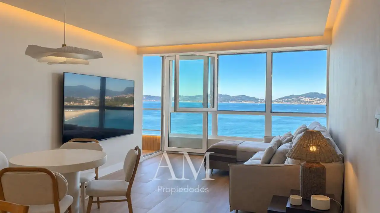 Wohnzimmer von Wohnung zum Verkauf in Vigo  mit Heizung, Terrasse und Abstellraum