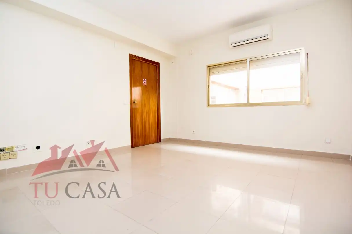 Office for rent in Toledo  with Air Conditioner and Heating