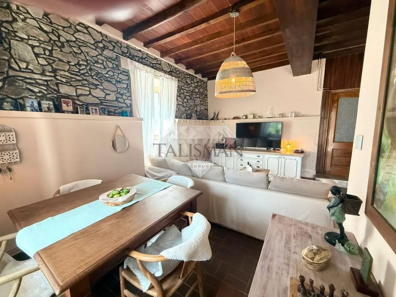 Sala d'estar de Casa o xalet en venda en Bergondo amb Calefacció, Jardí privat i Terrassa