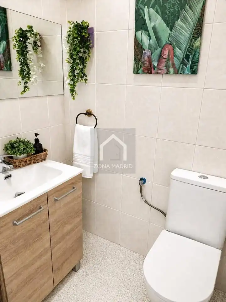 Bany de Planta baixa per a compartir en Madrid amb Aire condicionat i Moblat