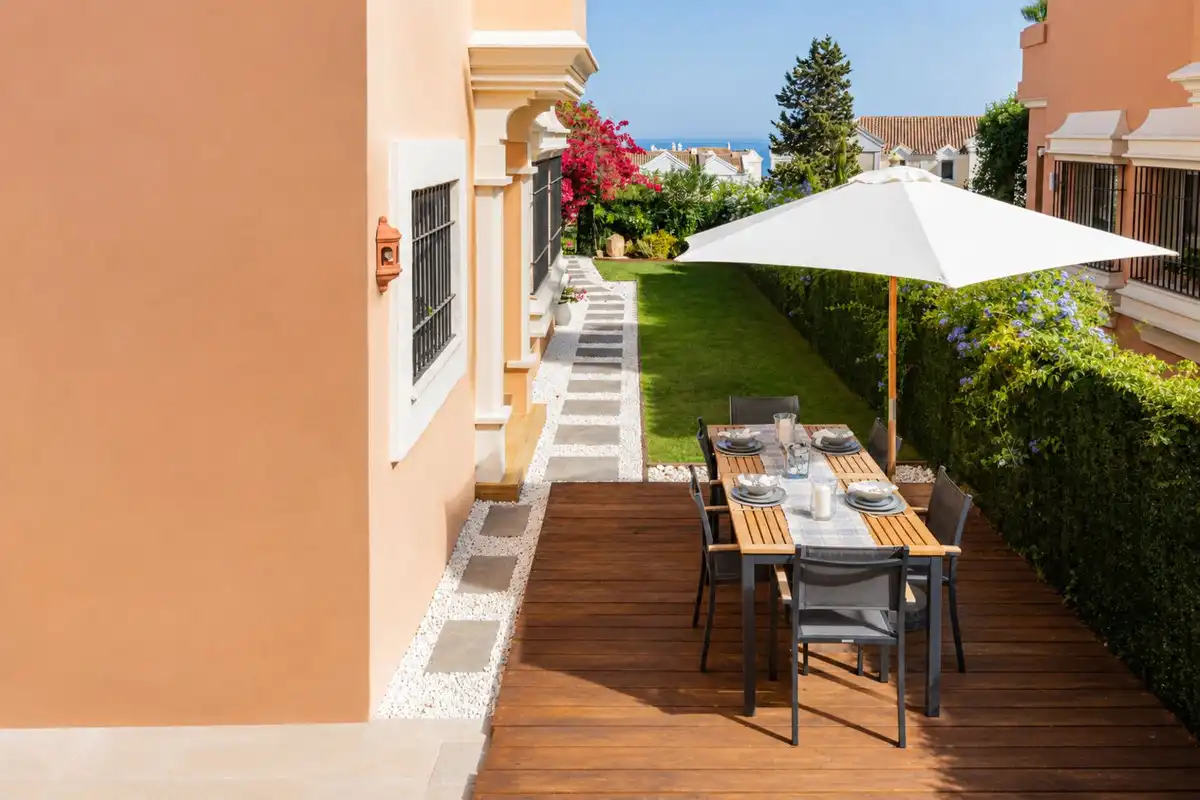 Terraced house with pool for sale in La Alcaidesa, imagen 5