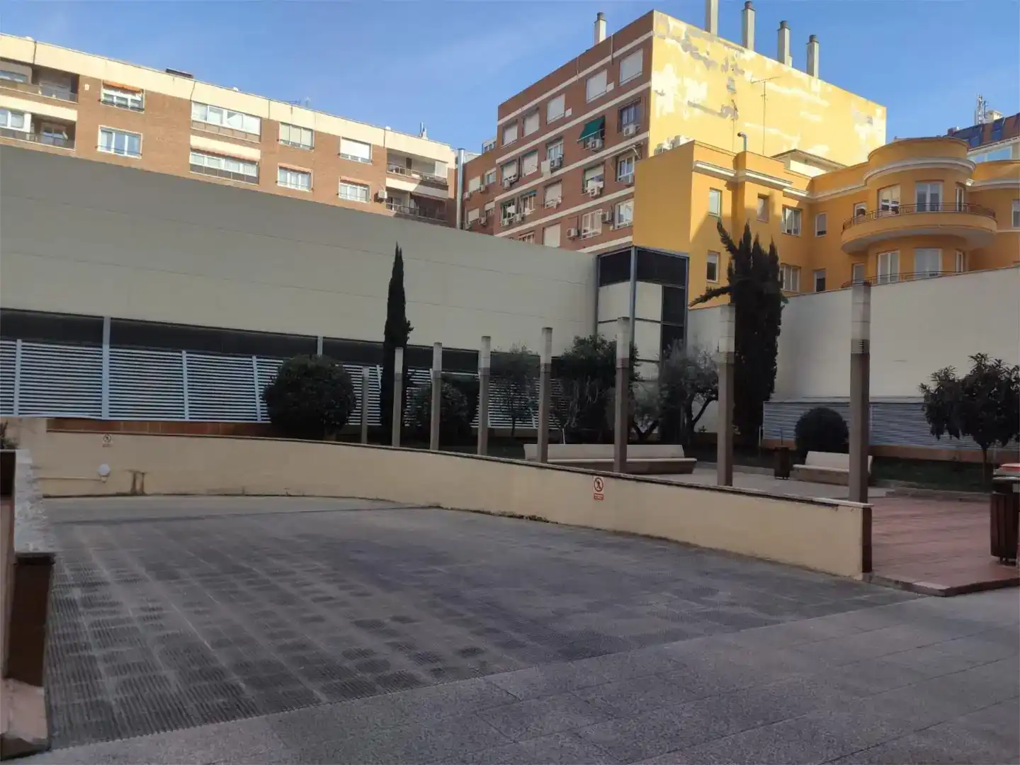 Vista exterior de Garatge en venda en Madrid