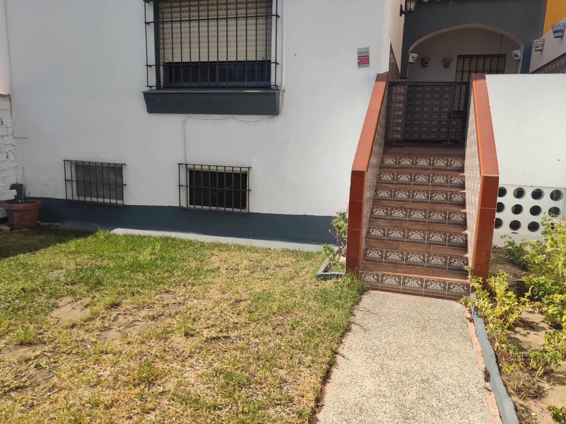 Exterior view of Single-family semi-detached for sale in Los Barrios  with Private garden, Storage room and Furnished