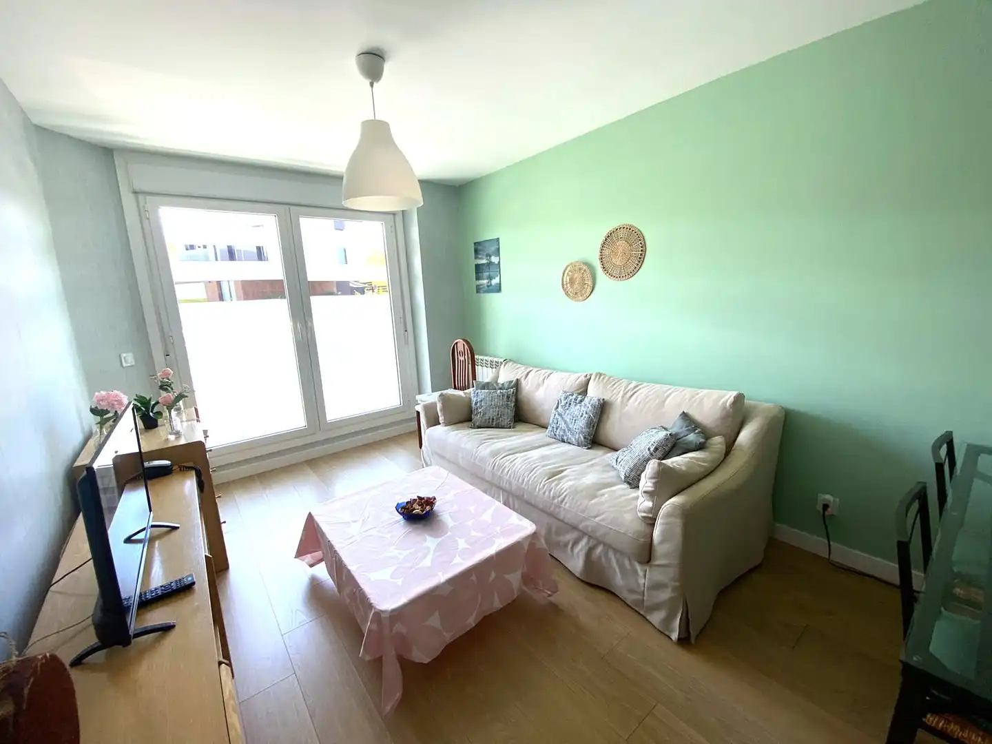Living room of Flat for sale in Castro-Urdiales  with Heating, Private garden and Parquet flooring