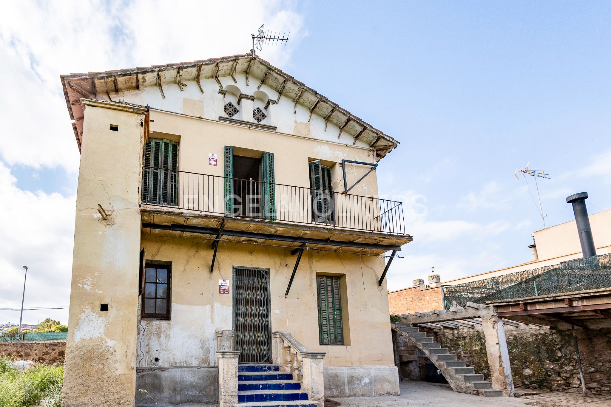 Vista exterior de Casa adosada en venda en Sant Vicenç Dels Horts amb Calefacció, Jardí privat i Balcó