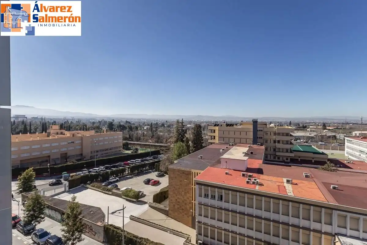 Vista exterior de Pis en venda en Granada amb Aire condicionat i Calefacció