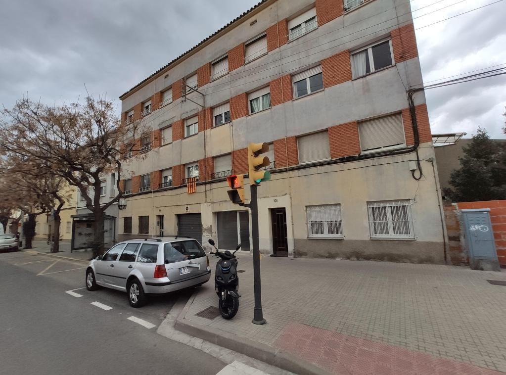Vista exterior de Local en venda en Sant Vicenç de Castellet
