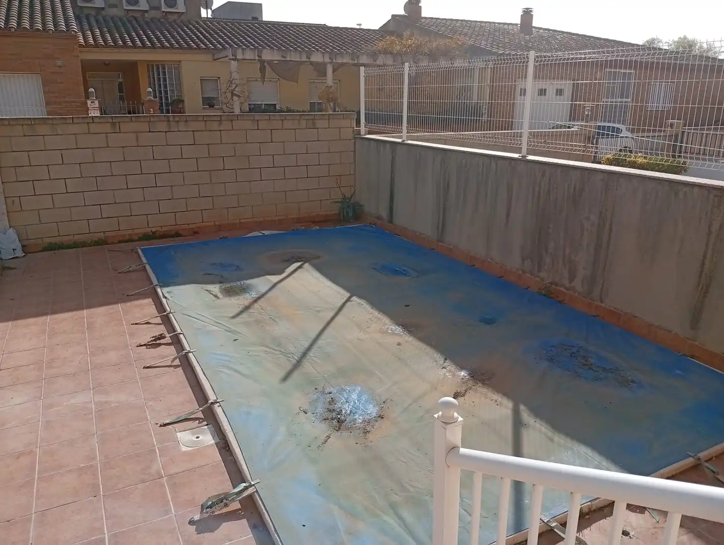 Piscina de Casa adosada en venda en L'Aldea amb Aire condicionat, Calefacció i Jardí privat