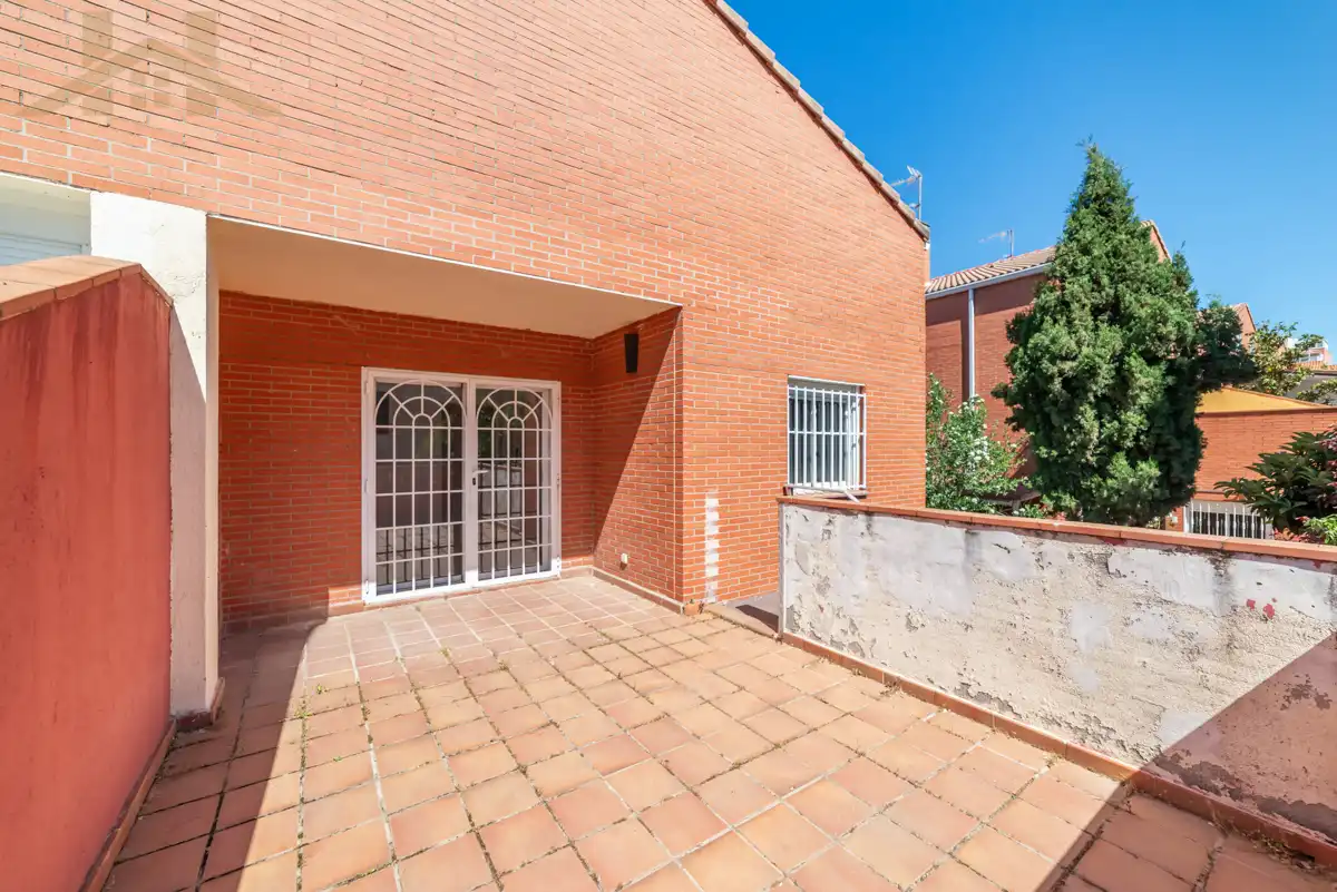 Vista exterior de Casa adosada en venda en Rivas-Vaciamadrid amb Traster
